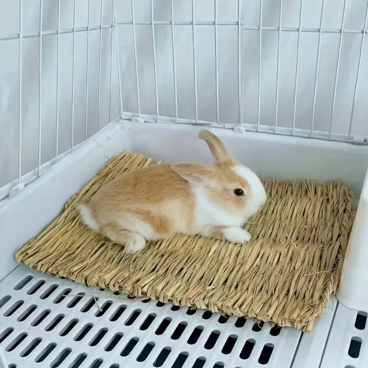 Natural grass woven rabbit grass mat suitable for small animal cages - comfortable bedding suitable for rabbit hay beds