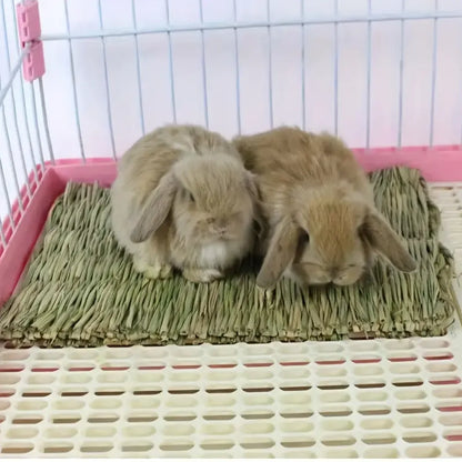 Natural grass woven rabbit grass mat suitable for small animal cages - comfortable bedding suitable for rabbit hay beds