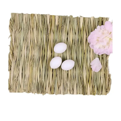 Natural grass woven rabbit grass mat suitable for small animal cages - comfortable bedding suitable for rabbit hay beds