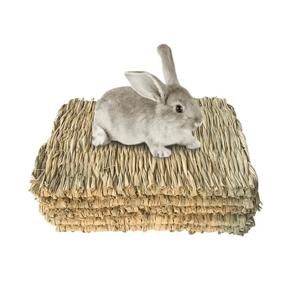 Natural grass woven rabbit grass mat suitable for small animal cages - comfortable bedding suitable for rabbit hay beds